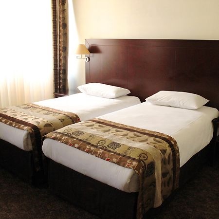 Europe Hotel Yerevan Bagian luar foto