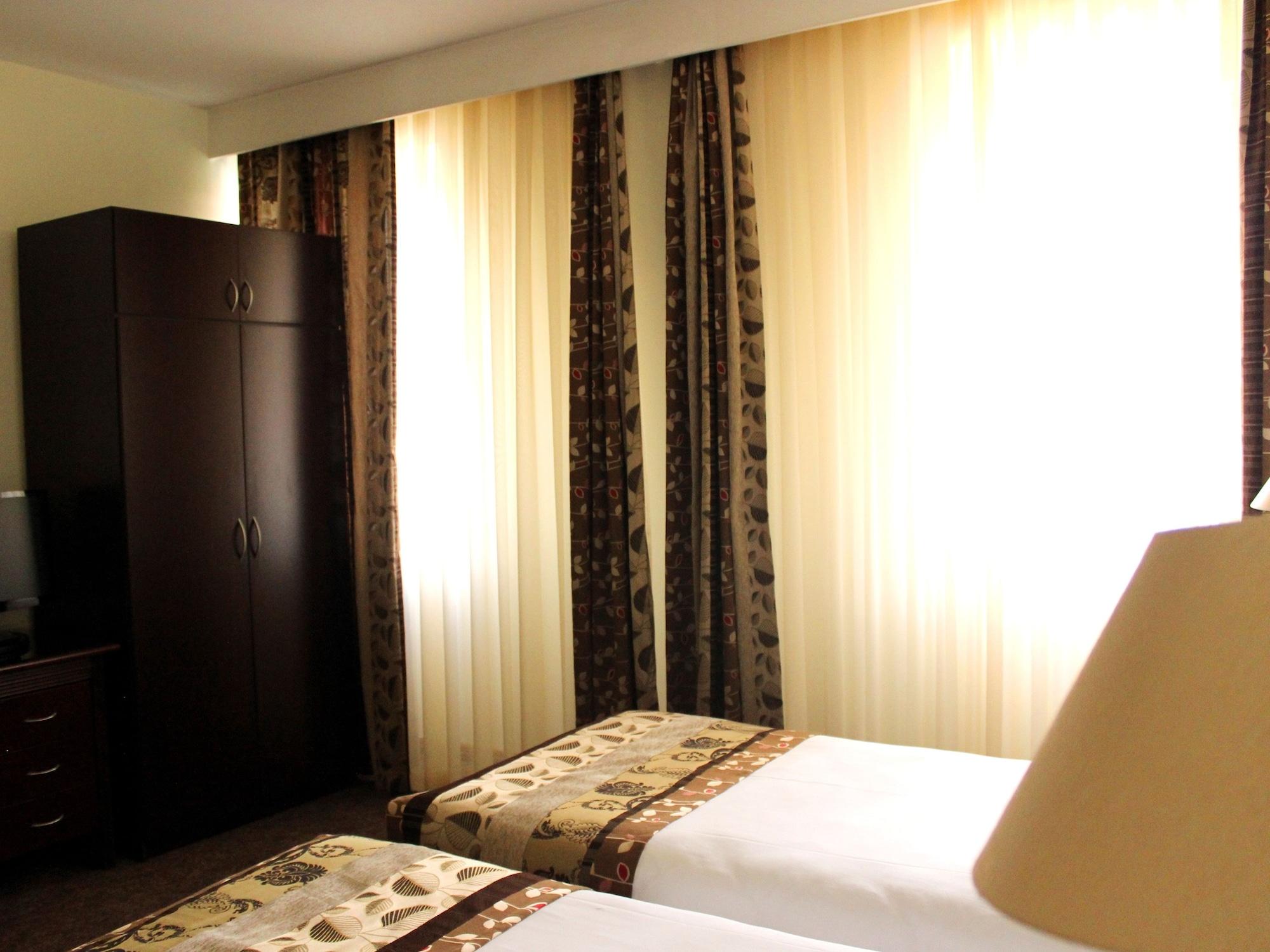 Europe Hotel Yerevan Bagian luar foto