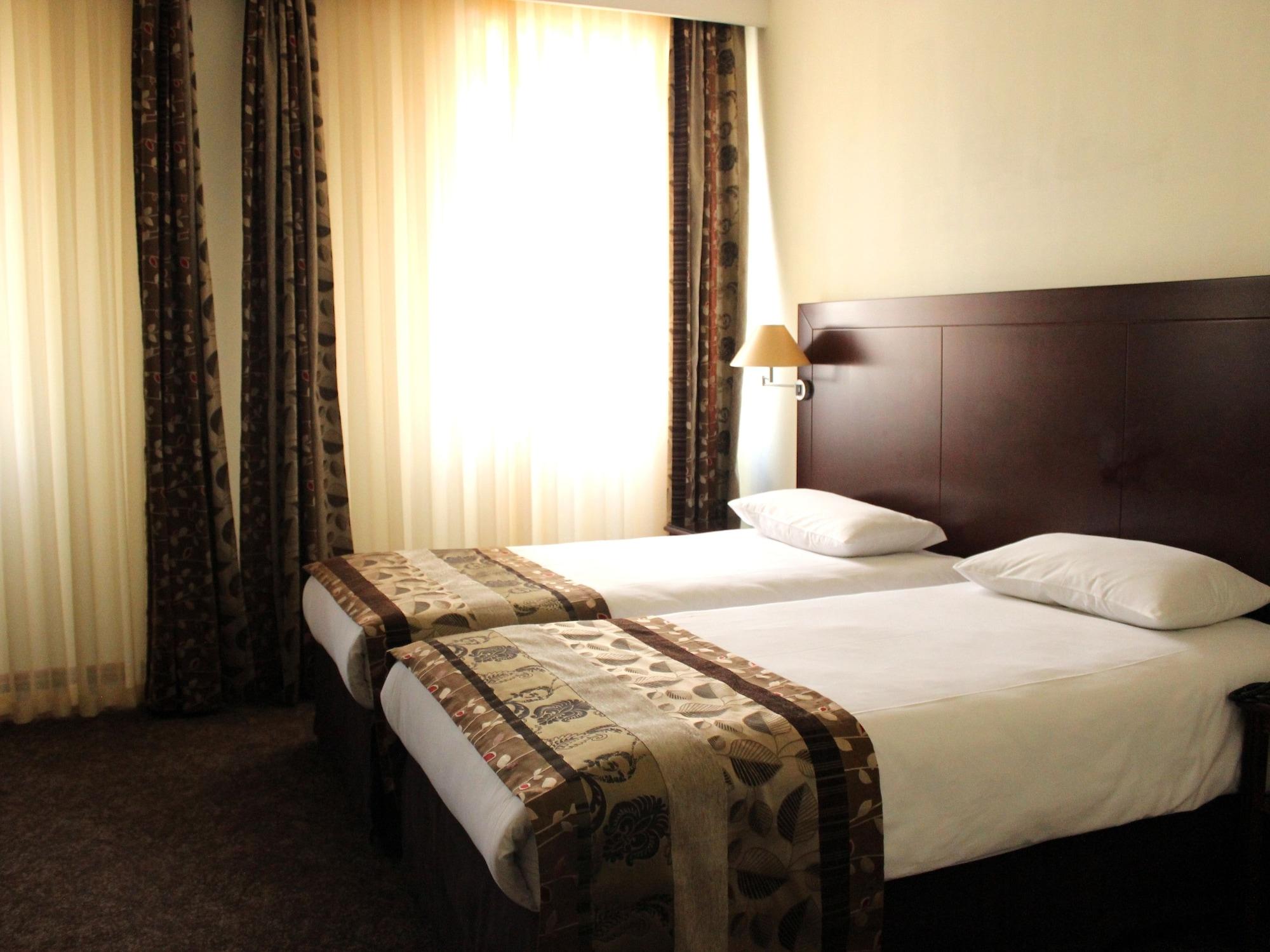 Europe Hotel Yerevan Bagian luar foto