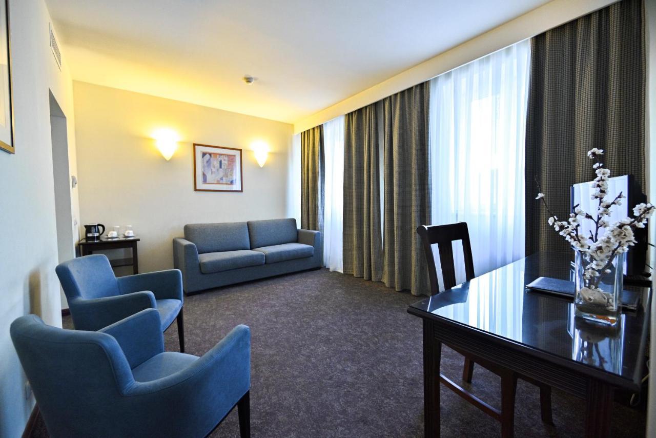 Europe Hotel Yerevan Bagian luar foto