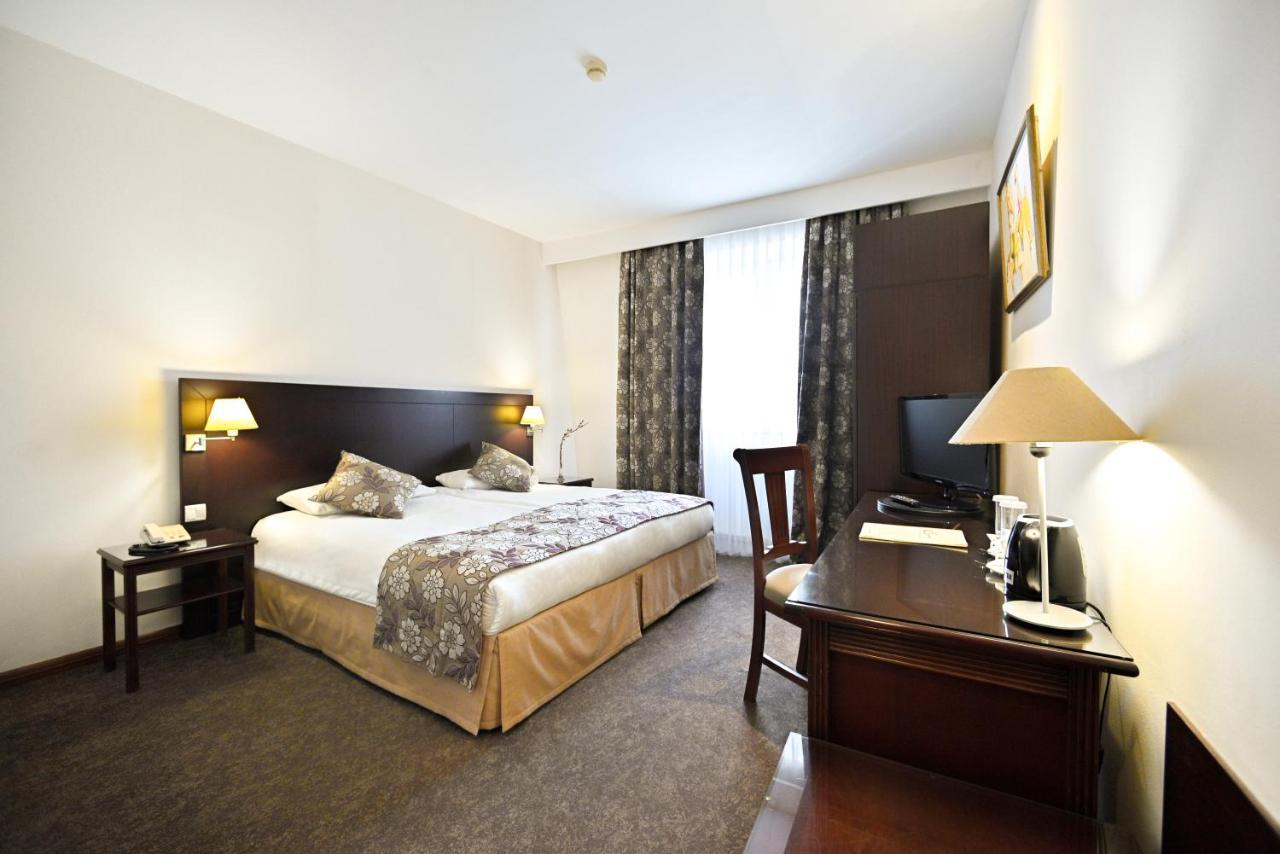 Europe Hotel Yerevan Bagian luar foto