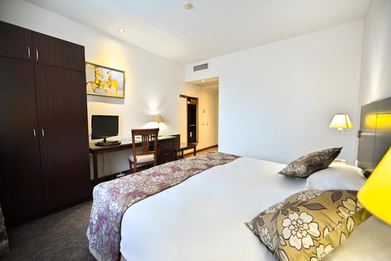 Europe Hotel Yerevan Bagian luar foto