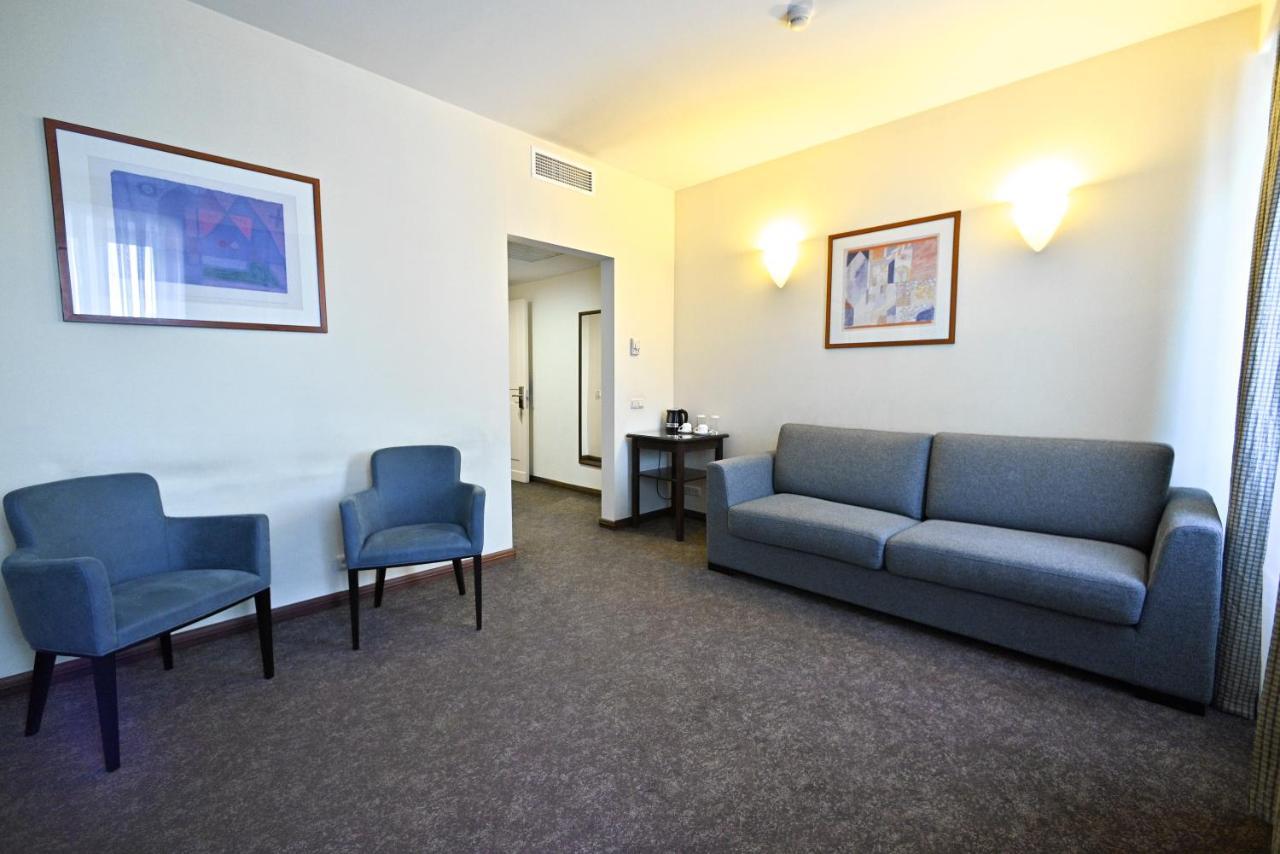 Europe Hotel Yerevan Bagian luar foto