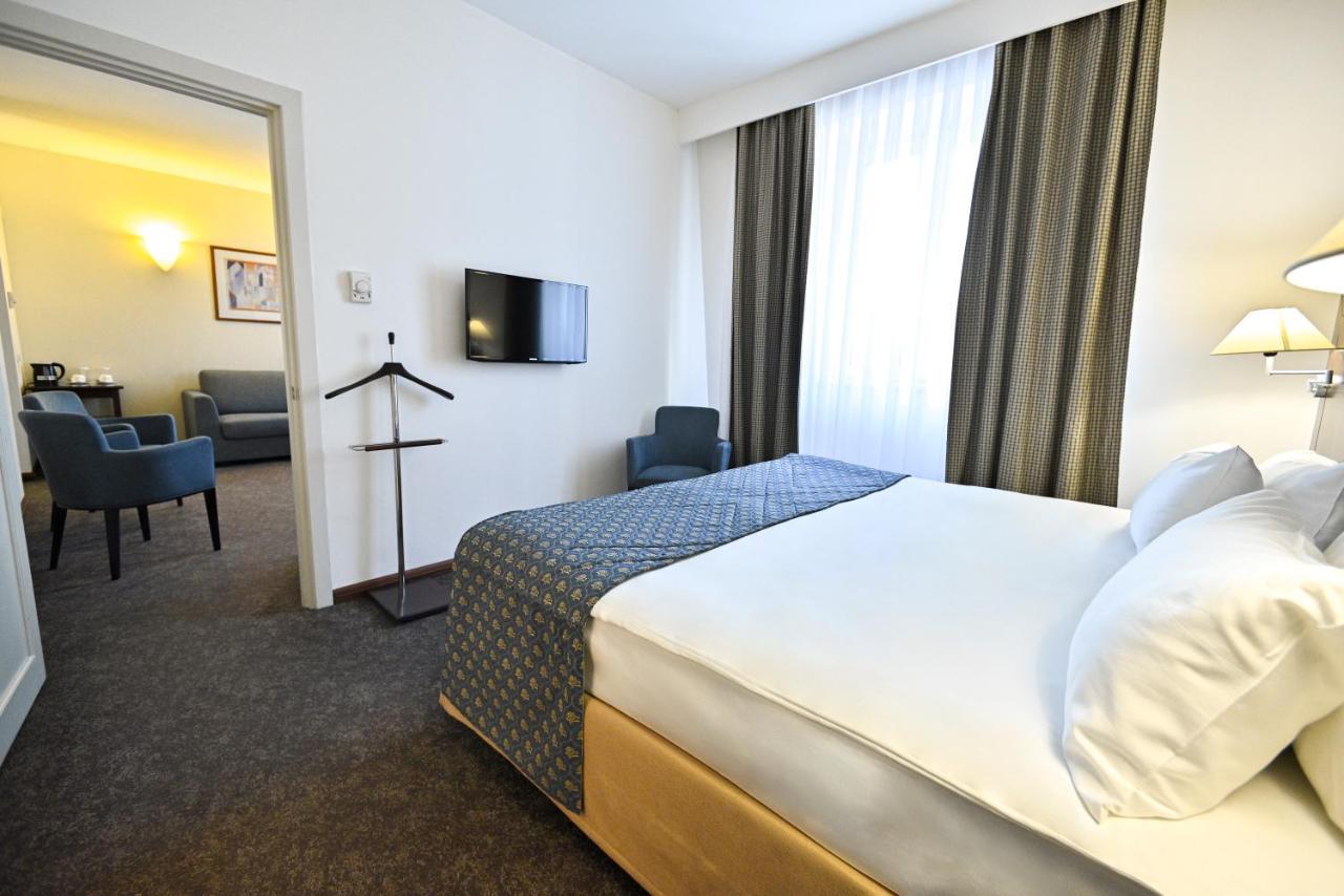 Europe Hotel Yerevan Bagian luar foto