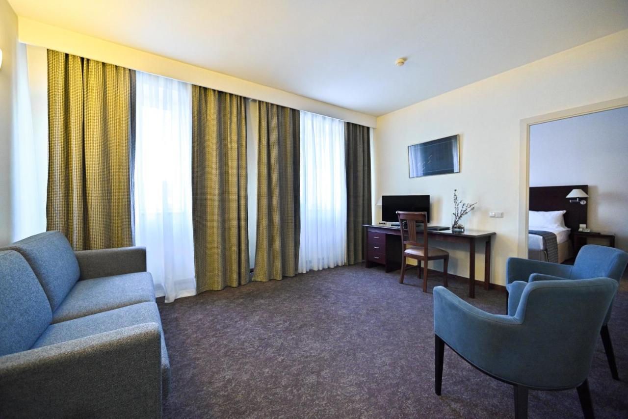 Europe Hotel Yerevan Bagian luar foto