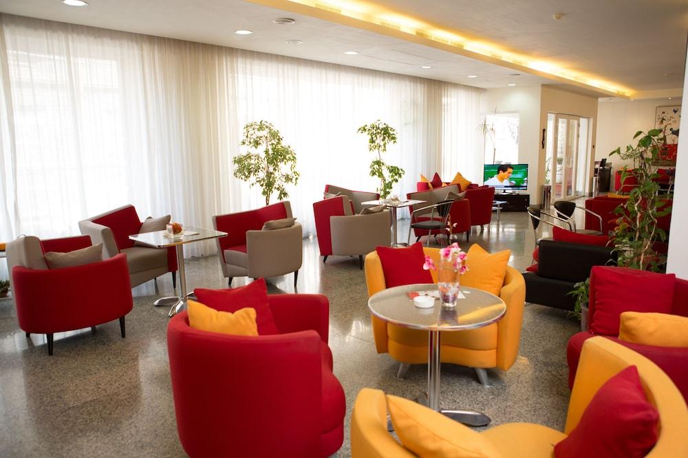 Europe Hotel Yerevan Bagian luar foto